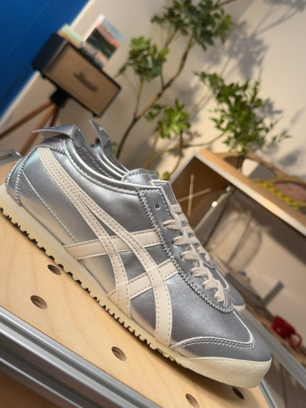 Onitsuka Tiger MEXICO 66 – Silver/White (New w/ Tags, No Box) 👟✨